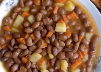 Nem chuchu, nem repolho: veja quais são os melhores legumes para colocar no feijão
