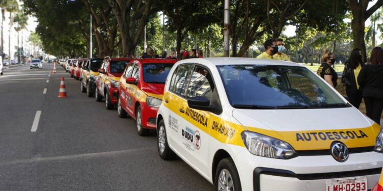 Lula vai acabar com a obrigatoriedade da autoescola para tirar a CNH? Entenda a proposta