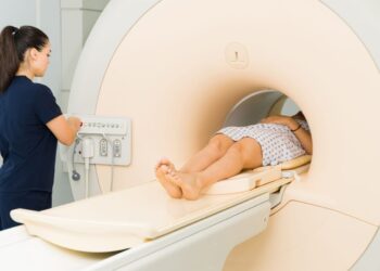 Como funciona a maquina de imã gigante que sugou homem em exame