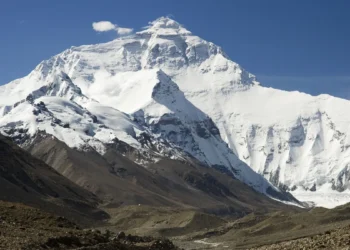 Pretende escalar o Everest? Veja 20 curiosidades sobre o monte