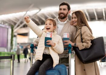 Como economizar na compra de passagens aéreas em 2025: veja dicas