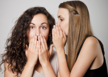 Gosta de fofoca? Estudo revela que fofocar pode melhorar saúde e qualidade de vida