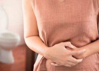 Como identificar sinais de doenças pelo formato das fezes