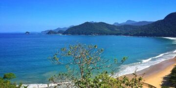 Veja 5 melhores praias para relaxar nas férias