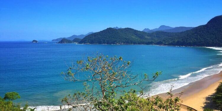 Veja 5 melhores praias para relaxar nas férias