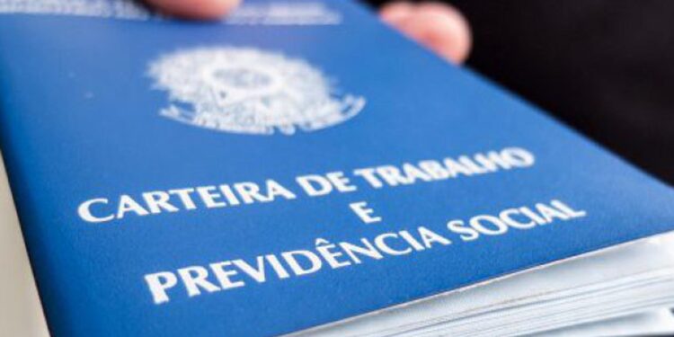Quer jogar tudo pro alto e pedir demissão? Veja quais são os seus direitos antes