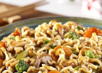 Yakisoba ou Yakissoba? Veja o jeito certo de escrever e como fazer em casa