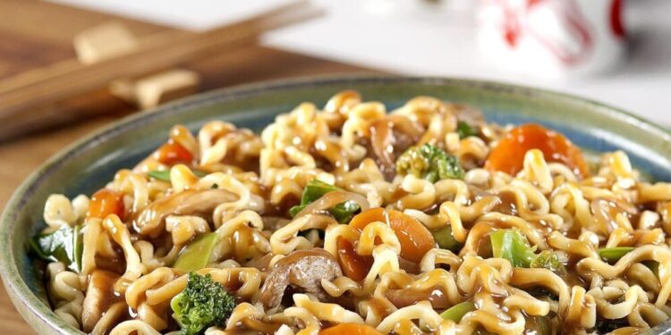 Yakisoba ou Yakissoba? Veja o jeito certo de escrever e como fazer em casa