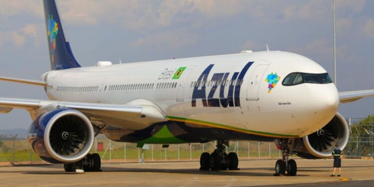 É o fim da Azul? Companhia aérea anuncia fim do serviço NESTAS cidades; veja se a sua está foi CORTADA