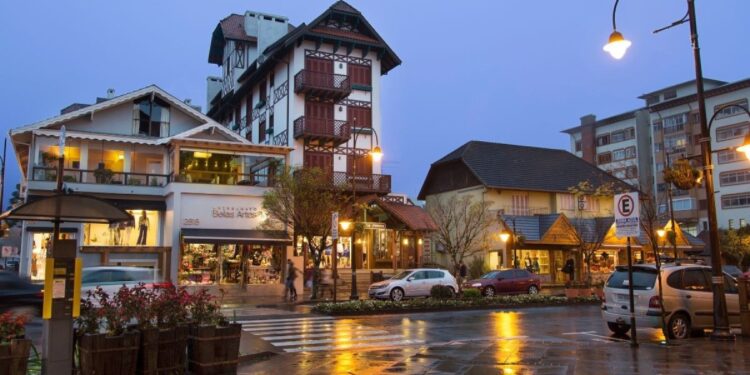 Ainda dá para viajar e aproveitar o inverno: veja a lista com as 5 CIDADES que conquistaram os brasileiros com o frio