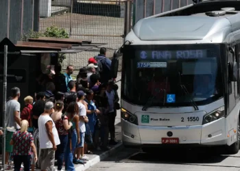 Já imaginou viver em uma cidade com um ônibus só? Esses habitantes desta cidade de SP vivem assim