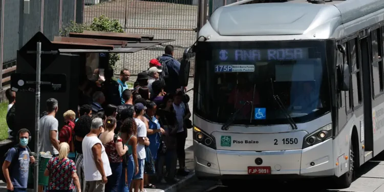 Já imaginou viver em uma cidade com um ônibus só? Esses habitantes desta cidade de SP vivem assim