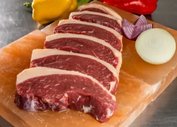 O que acontece com o organismo quando paramos de comer carne? Especialista explica