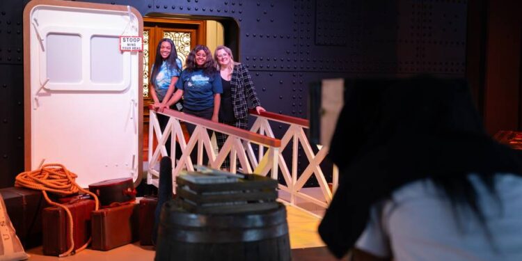 Jack também cabia na porta? Por apenas R$16, você descobre na experiência imersiva do Titanic em São Paulo