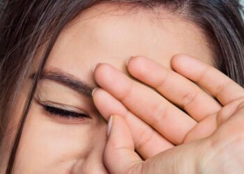 As pálpebra dos seus olhos estão tremendo? Entenda o que significa!