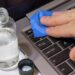 Não aguenta mais o teclado sujo do seu notebook? Veja essas dicas para limpar corretamente