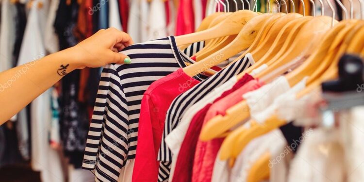 Depois dessa dica, você nunca mais vai usar cabide para pendurar suas roupas