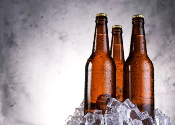 Essa dica vai te ajudar a gelar cerveja sem precisar do congelador