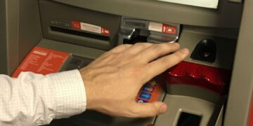 Nova mudança para saque eletrônico já entrou em vigor; entenda a nova exigência