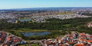 Agora você não precisa nem pisar no Reino Unido para conhecer Manchester! Veja a cidade chamada de "Manchester" Paulista