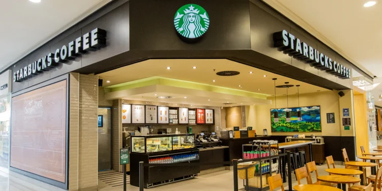 É o fim do Starbucks? Marca anuncia fechamento de lojas a partir de 2026