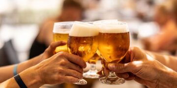 Cerveja sem álcool é menos prejudicial que a cerveja normal? Veja o que dizem os especialistas