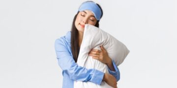Dormir por 20 minutos após almoço faz bem para saúde? Veja o que diz a ciência