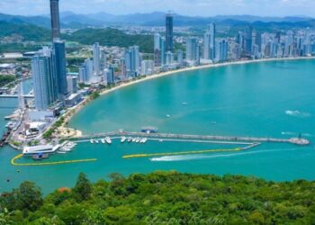 O verão está chegando e ESSA CIDADE é a mais querida dos brasileiros