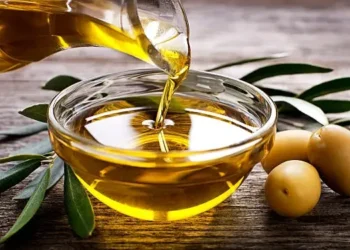 Borrifar vinagre e azeite melhora o aproveitamento da sua panela; saiba o motivo!