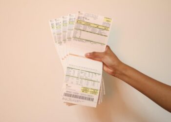 Brasileiros com painel solar em casa precisam preparar o bolso para pagar MAIS na conta de luz