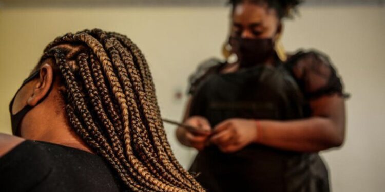 Tchau, CLT? Essa dica vai te ajudar a sair da CLT e começar a empreender; confira!