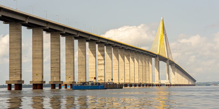 Ponte mais alta do mundo reduz viagem de 2 horas em 7 minutos