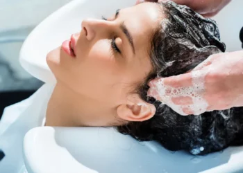 Nem todo dia, nem uma vez por semana: veja quantas vezes você deve lavar o seu cabelo em 7 dias