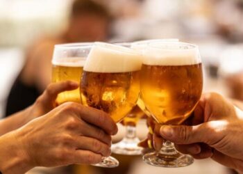 10 bebidas alcoólicas aumentam riscos de AVC: veja quais são